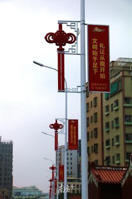 夜幕下的廬山北路 川流不息，夜色撩人